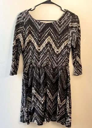 Lila Rose Geometric Arrow Low Cut 3/4 Sleeve Woman's Dress Navy Blue White Midi‎ thumbnail 1