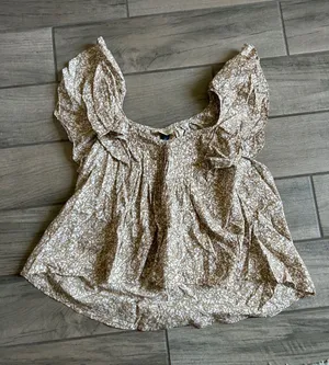 Universal Thread Cream Floral Ruffle Sleeve Blouse thumbnail 1