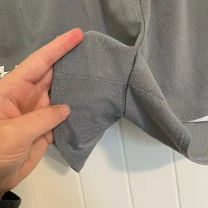 NWOT | Under Armour women’s heatgear “loose” light gray white athletic‎ shorts M thumbnail 3