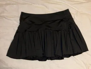 Black pleated skirt thumbnail 1