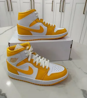 Jordan 1 Mid University Gold thumbnail 1