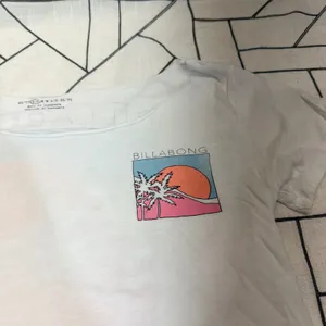 Billabong Hawaii Graphic T-Shirt Small White Cropped Raw Hem Sunset Palm‎ Tree thumbnail 4