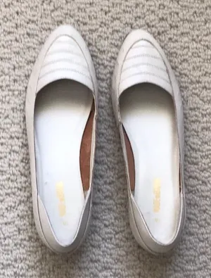Reduced Ivory Flats w/Low Wedge Hardly Worn -Sz 7 thumbnail 1