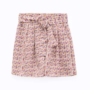 ZARA Printed High Waisted Paper Bag Shorts thumbnail 4