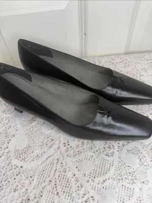 Stuart Weitzman Black Leather Low Kitten Heel Pumps sz 7 thumbnail 2