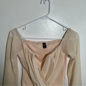 Windsor Women's‎ Size Small Faux Wrap Off Shoulder Top Beige Cream Long Sleeve thumbnail 3