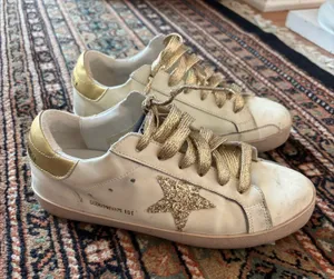 Sneakers Size 8.5 thumbnail 1