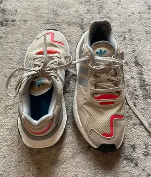 Adidas Tennis Shoes thumbnail 5