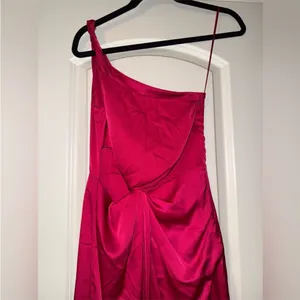 AMUR Deena One Shoulder Midi Dress in Rosie Raspberry‎ Hot Pink Satin Cut Out 4 thumbnail 8