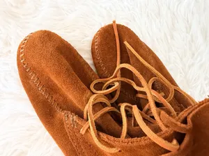Minnetonka Women's Tramper Ankle High Suede Fringe Moccasin Bootie thumbnail 3