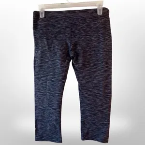 Alo Yoga High-Waist Airbrush Capri Leggings | Heather Charcoal | Medium thumbnail 7
