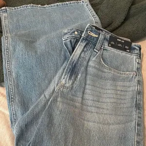 Hollister Wide Leg Jeans thumbnail 2