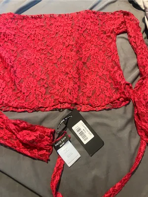 NWT white fox it’s a love story lace top in berry OS thumbnail 8