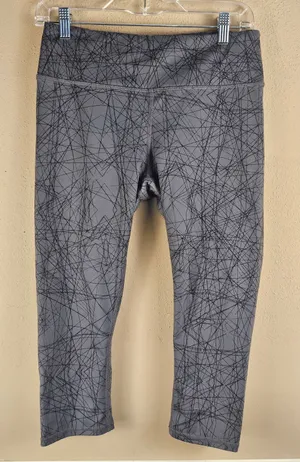 Alo Yoga Womens Gray Black Geometric Print Capri Leggings Medium thumbnail 1