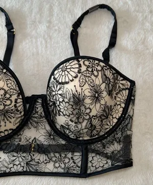 Victoria’s Secret Lightly Lined Balconet Beige Black Floral Lace 34DD thumbnail 2