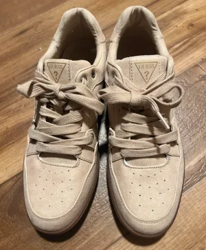 Women’s Shoes Guess 8.5 thumbnail 1