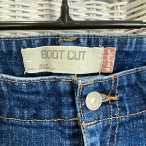Levi's 525‎ Bootcut Jeans Women's 12M Medium Wash Stretch Denim thumbnail 3