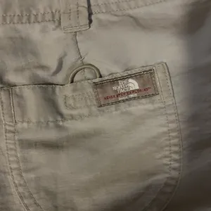 The North Face shorts‎ Size 4 thumbnail 3