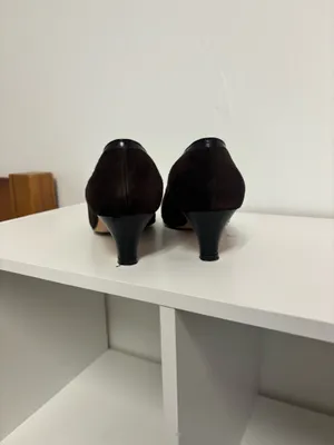 brown suede heels Size 7.5 thumbnail 3
