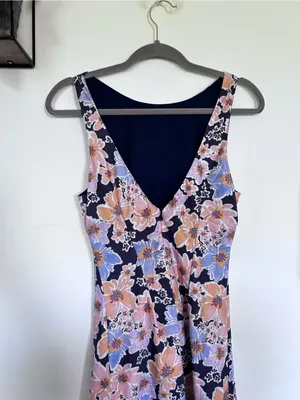 Showpo Jenibelle Floral Print High Neck V Back Sleeveless Midi Dress Size 4 thumbnail 4