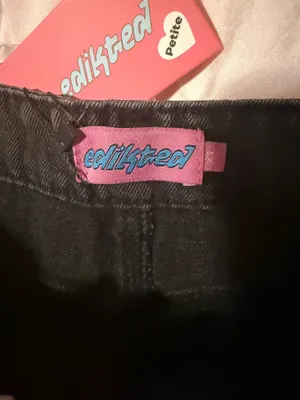 Edikted Petite Low-Rise Jeans thumbnail 5