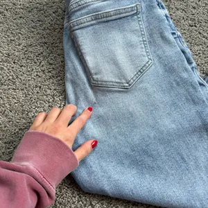 Studio Blue Straight Leg Light Wash Jeans Size 27 Flaws thumbnail 2