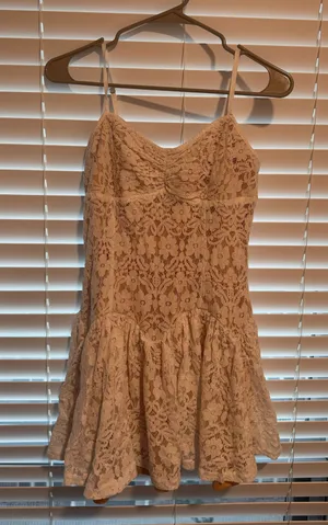 White lace dress Size M thumbnail 1