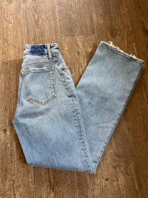 Abercrombie & Fitch 90’s Relaxed Jean thumbnail 4
