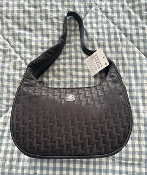 Lululemon Purse thumbnail 1