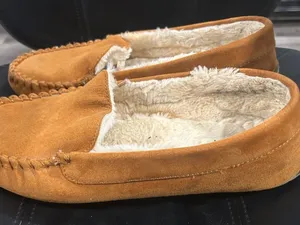 Women's Cozy Tan Suede Slippers Size 11 thumbnail 1