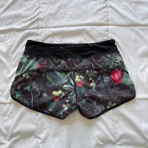 Lululemon Speed Up Low-Rise Lined Shorts 2.5 Lush Oasis Floral Womens 6 Active thumbnail 5