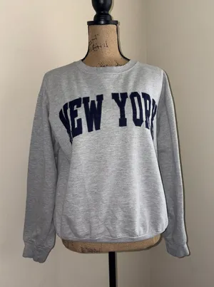 Classic Grey 'New York' Pullover Sweatshirt Gray Size M thumbnail 1
