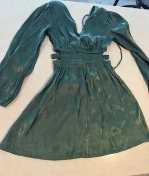 Heart & Heels Green Metallic‎ Ruched Cutout V Neck Long Sleeve Mini Dress Size S thumbnail 1