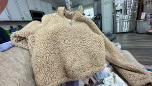 EUC Hollister XS HALF ZIP  thumbnail 1