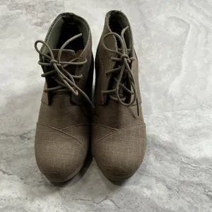 City Classified Women's Wedge‎ Heel Ankle Boot Olive size 9 thumbnail 5