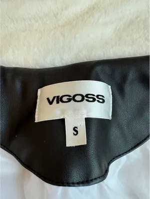 Vigoss Women's Small White Faux Fur Bomber Jacket with Black Trim thumbnail 5