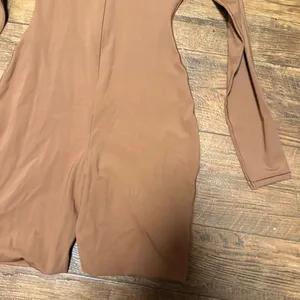 SKIMS All in One Long-Sleeve Mid Thigh Jumpsuit Onesie in Caramel new with tags thumbnail 6