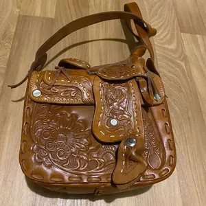 Saddle Purse thumbnail 1