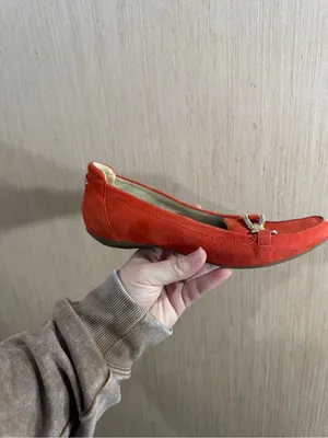 Anne Klein Iflex Red Orange Suede Loafers with Gold Chain Trim Size 7.5 thumbnail 2