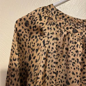 Eclair Abstract Animal Print Peplum Blouse Size Medium Brown thumbnail 6