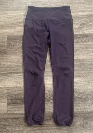 Vuori Purple Leggings XS Women’s Athletic capris Mid Rise thumbnail 1
