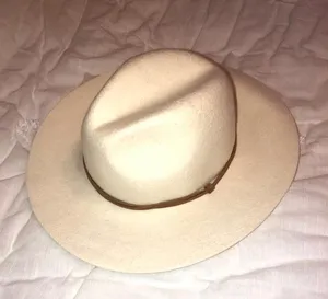 Cream Hat thumbnail 2