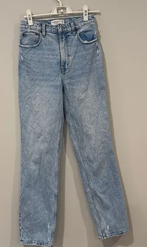 Abercrombie & Fitch the 90s Straight Ultra Hight Rise Denim Size 26/2R 2346 thumbnail 1