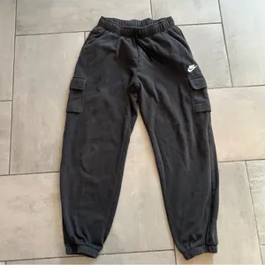 Nike Club Fleece Mid-Rise Oversized Joggers Women’s thumbnail 2