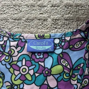 Carols‎ Scrub Top Womens Medium Multicolor Butterflies Flowers Floral Nurse thumbnail 3