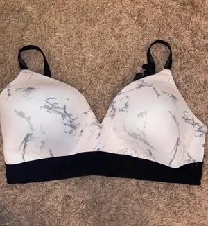 Victoria's Secret PINK Bra thumbnail 1