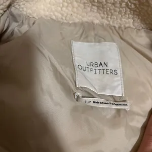 Urban Outfitters Cropped Front Zip Sherpa Jacket - White/Cream- Size Small thumbnail 10