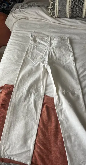 Old Navy size 4 white jeans thumbnail 3