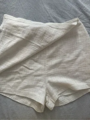 NWT Abercrombie Women's White Textured High-Rise Skort thumbnail 4