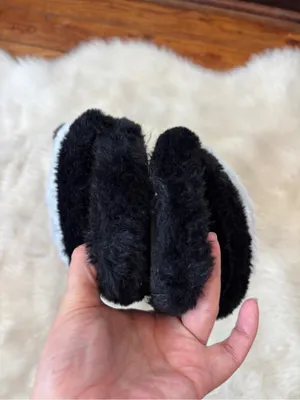 Open Toe Cozy Black and Gray Faux Fur Slippers thumbnail 4